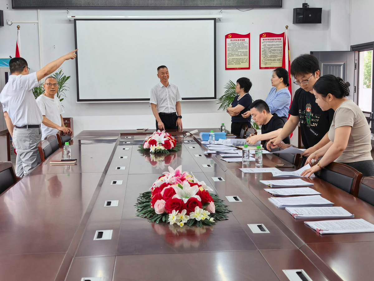 筑牢安全防线，共建平安校园——学校安全工作组检查人文学院平安校园建设工作
